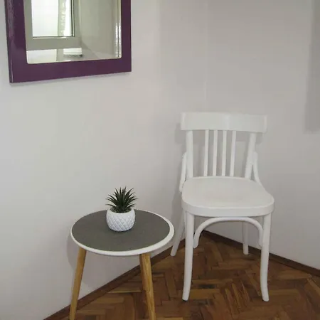 In - Riviera 7970 Задар