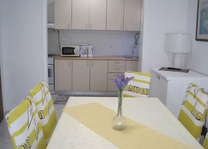 In - Riviera 7970 * Zadar