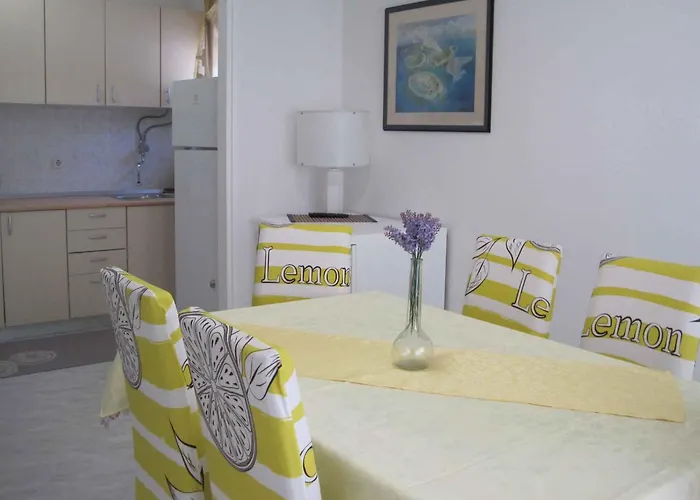 In - Riviera 7970 * Zadar